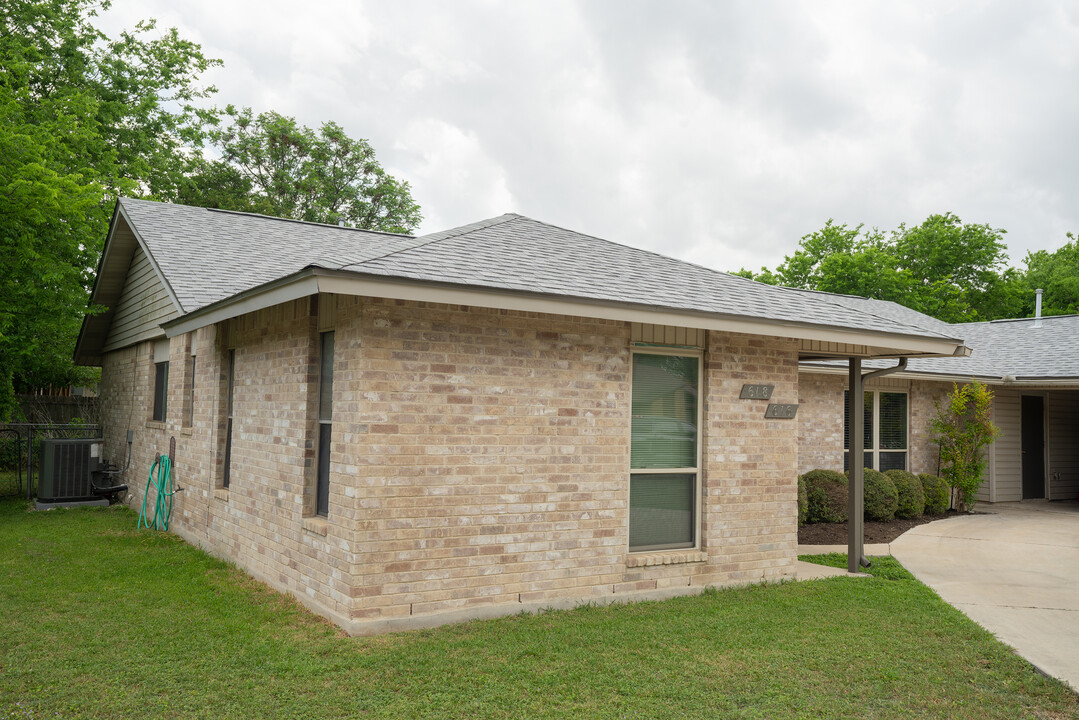 616 & 618 Frostwood Dr in New Braunfels, TX - Building Photo