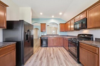 3129 Sun Terrace Ln in Dickinson, TX - Foto de edificio - Building Photo