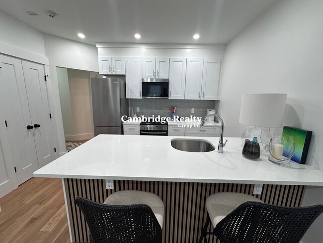 401 Columbia St, Unit 1T in Cambridge, MA - Foto de edificio - Building Photo