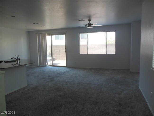 9162 Oxford Blue Ave in Las Vegas, NV - Building Photo - Building Photo