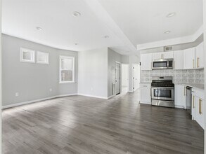 23 Bayview Ave in Jersey City, NJ - Building Photo - Building Photo