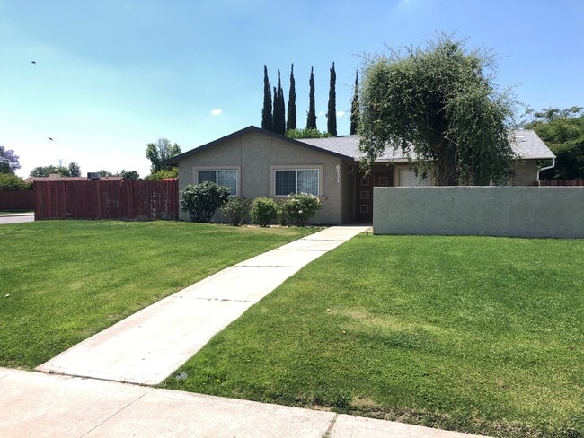 6731 Wilson Rd in Bakersfield, CA - Building Photo - Building Photo
