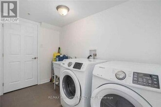 596 Foxlight Cir in Ottawa, ON - Building Photo - Building Photo