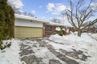 201 Fenn Ave in Toronto, ON - Building Photo - Building Photo