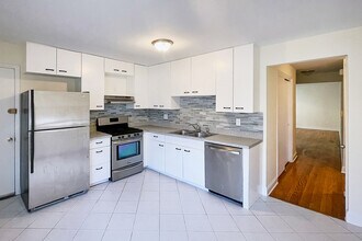 1714 W Touhy Ave in Chicago, IL - Building Photo - Building Photo