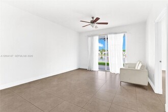 10730 NW 66th St, Unit 113 in Doral, FL - Foto de edificio - Building Photo