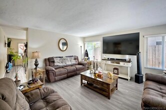 1322 Carnell Ct, Unit b in San Diego, CA - Building Photo - Building Photo