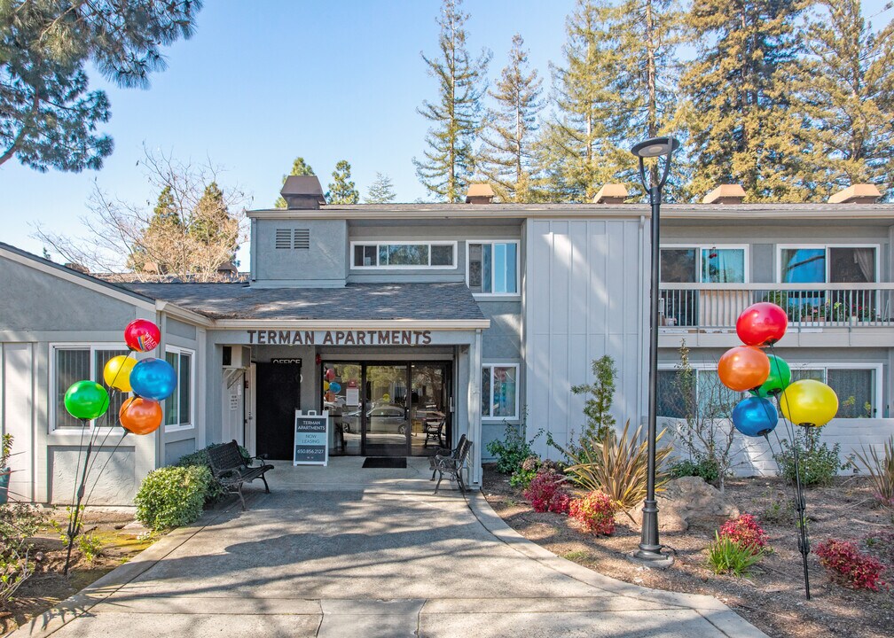 Terman in Palo Alto, CA - Foto de edificio