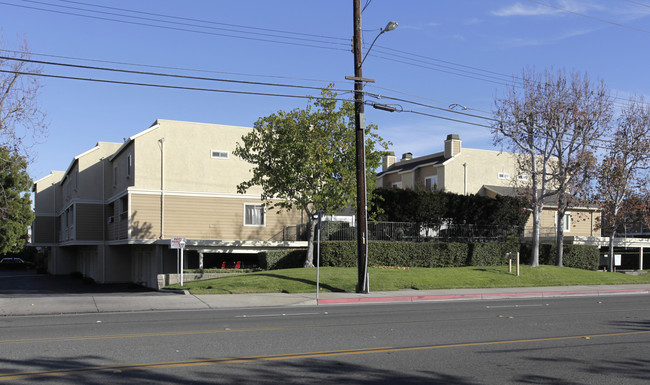 290 E Victoria St in Costa Mesa, CA - Foto de edificio - Building Photo