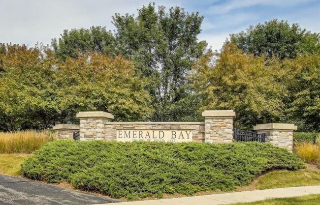 609 S Jade Ln in Round Lake, IL - Foto de edificio - Building Photo