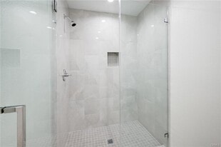 7727 Vía Napoli in Burbank, CA - Building Photo