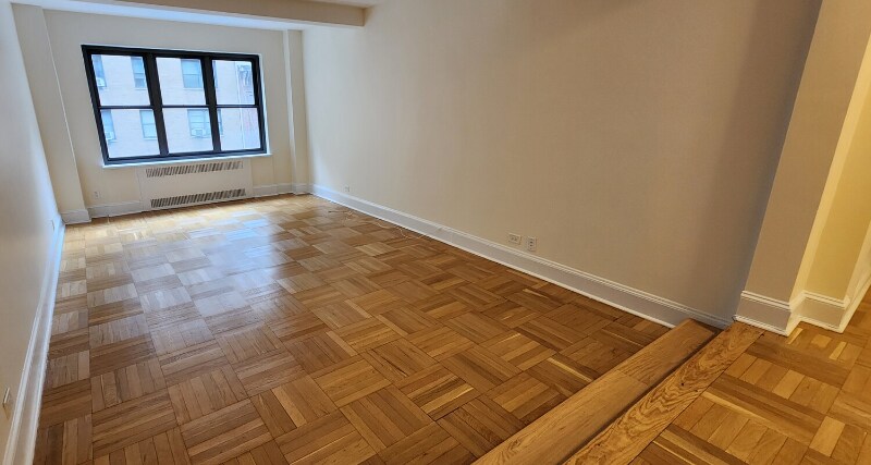 141 E 56th St in New York, NY - Building Photo