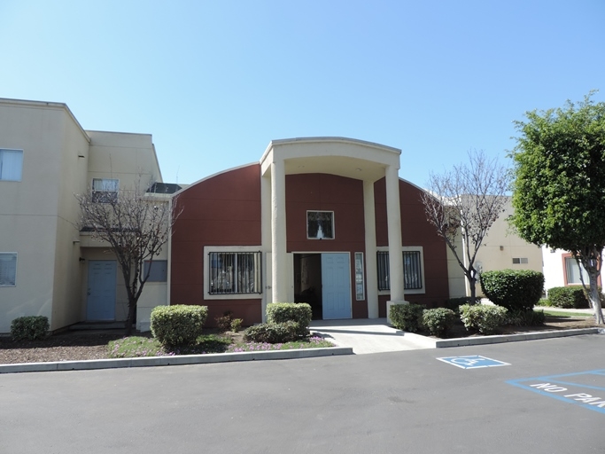 The Compton Gardens Apartment Homes in Compton, CA - Foto de edificio