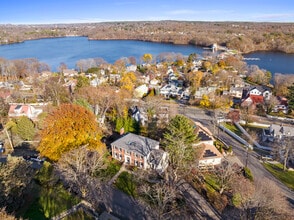 25 Falmouth Rd in Arlington, MA - Foto de edificio - Building Photo