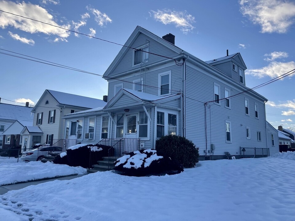 2 Willow St-Unit -2 in Waltham, MA - Building Photo
