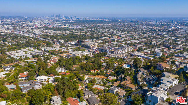 1659 Marlay Dr in Los Angeles, CA - Foto de edificio - Building Photo