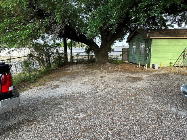 13331 W Hardy Rd in Houston, TX - Building Photo - Building Photo