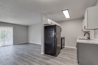 Crossings at Midtown in Tulsa, OK - Building Photo - Interior Photo