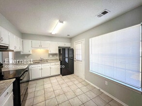 3455 Castle Dr in Horn Lake, MS - Foto de edificio - Building Photo