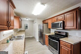 334 Barr Cir in Rex, GA - Building Photo - Building Photo