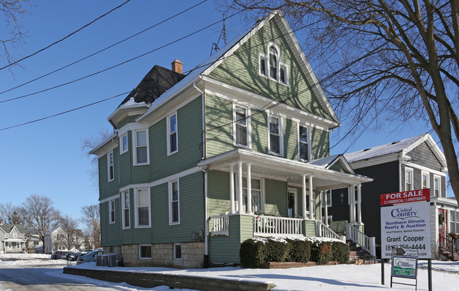 521 W State St in Sycamore, IL - Building Photo - Building Photo