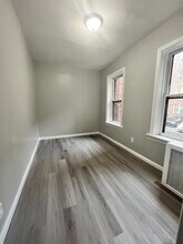 35 Sherman Pl, Unit 102 in Jersey City, NJ - Foto de edificio - Building Photo