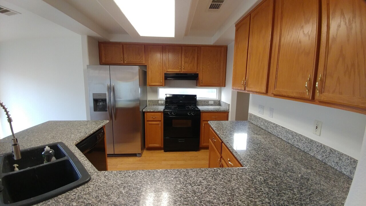 10018 Flagstaff Butte Ave in Las Vegas, NV - Building Photo