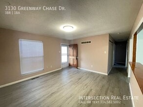 3130 Greenway Chase Dr in Florissant, MO - Building Photo - Building Photo