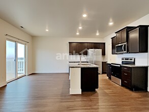 6902 35th Pl NE in Marysville, WA - Foto de edificio - Building Photo