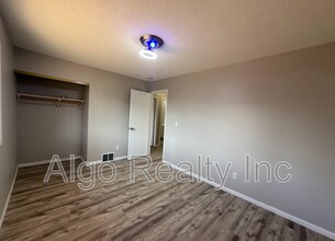 8233 Douglas Ln N in Brooklyn Park, MN - Building Photo - Building Photo