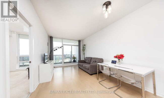 70 Forest Manor Rd in Toronto, ON - Building Photo - Building Photo