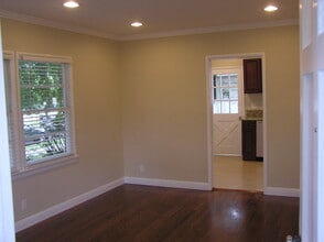 3909 W Chandler Blvd in Burbank, CA - Foto de edificio - Building Photo