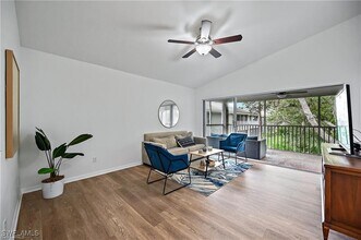 3740 Fieldstone Blvd in Naples, FL - Building Photo - Building Photo