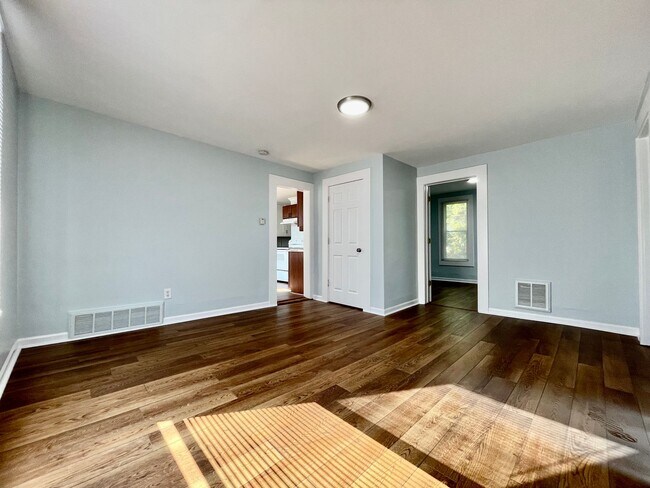 548 Walnut St NE-Unit -#2 in Grand Rapids, MI - Building Photo - Building Photo