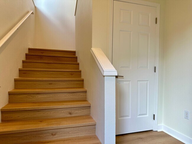 15917 67th Ln NE in Kenmore, WA - Building Photo - Building Photo