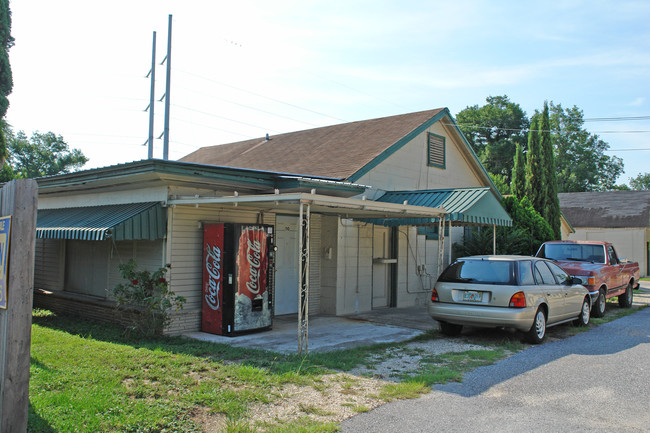 3543 Mobile Hwy in Pensacola, FL - Foto de edificio - Building Photo