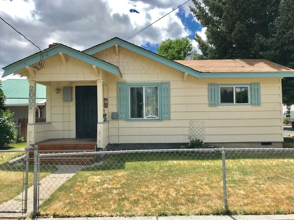 2002 Wantland Ave in Klamath Falls, OR - Building Photo