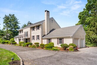 66 Middle Ridge Rd in New Canaan, CT - Foto de edificio - Building Photo