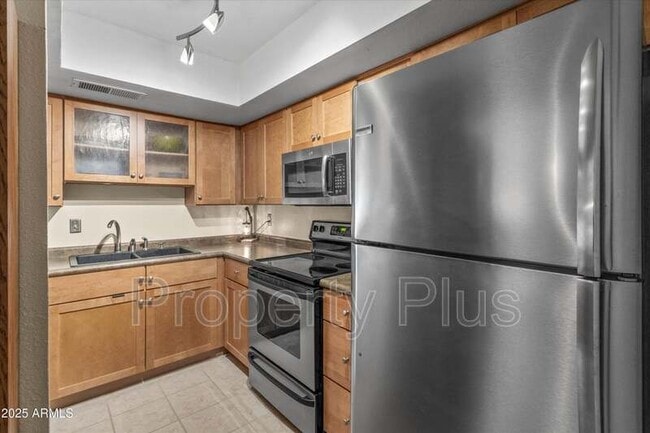 property at 6810 S Snyder Ln