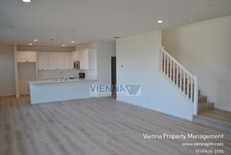 7076 Auburn Blvd in Citrus Heights, CA - Building Photo - Building Photo