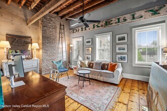 362 Warren St in Hudson, NY - Building Photo - Building Photo