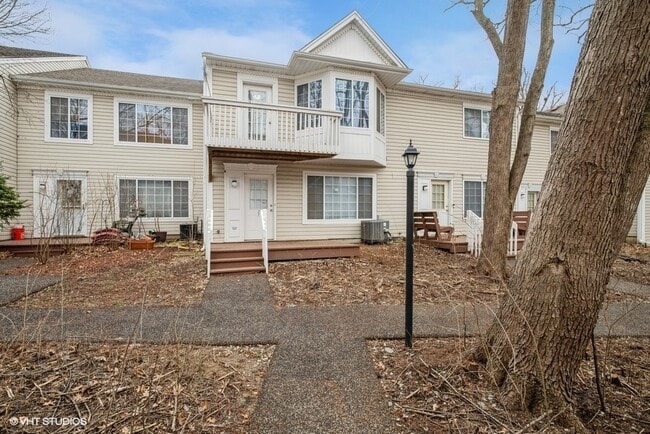 property at 77 N Macgillis Dr