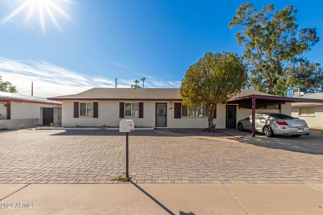 2309 W Morningside Dr in Phoenix, AZ - Foto de edificio