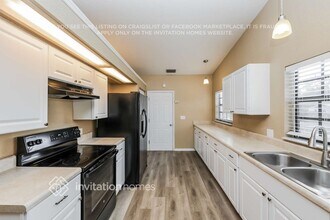 327 80th Ave NE in St. Petersburg, FL - Foto de edificio - Building Photo