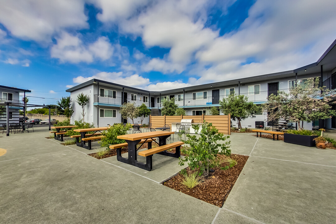 Niles Station Apartments in Fremont, CA - Foto de edificio