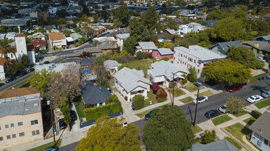 1621 Edgecliffe Dr in Los Angeles, CA - Foto de edificio - Other