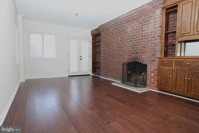 property at 1046 Paper Mill Ct