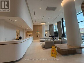 1 Fairview Rd E in Mississauga, ON - Building Photo - Building Photo