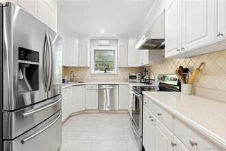 190A Wakeman Rd in Hampton Bays, NY - Foto de edificio - Building Photo