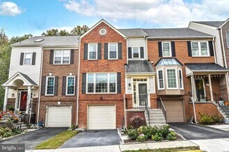 9425 William Kirk Ln in Burke, VA - Foto de edificio - Building Photo